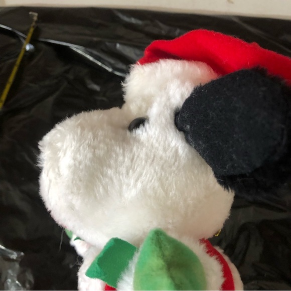Christmas Santa Snoopy - How cute would this be sitting in your holiday display - Picture 7 of 16